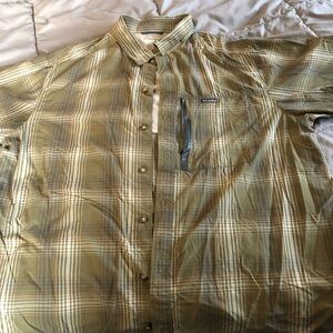 SALE!! Columbia Omni-wick fishing shirt-size large in grey, green, brown). EUC!